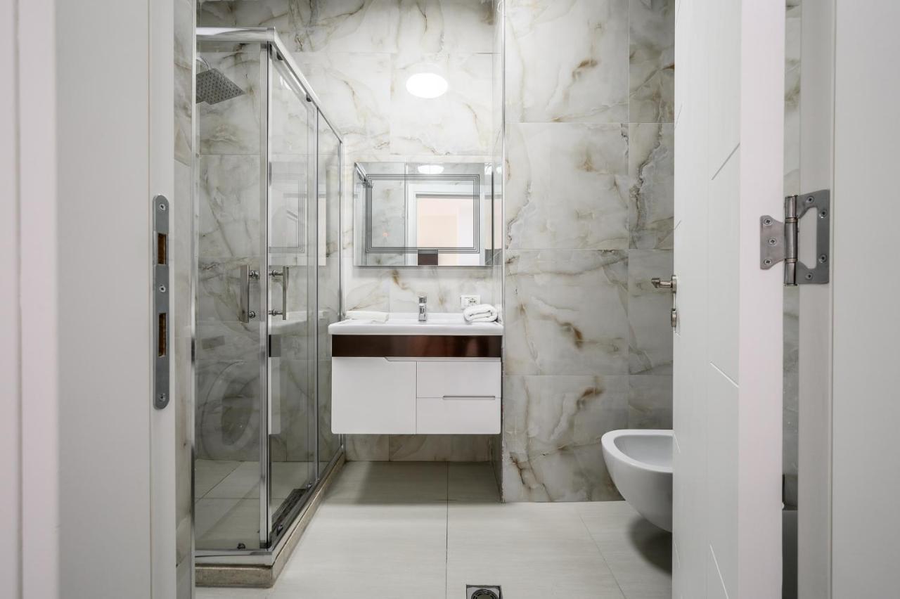 Miku Apartment-Modernly Designed Downtown Tiranë Luaran gambar